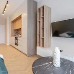 Spodek Urban Chic By Bookinghost *